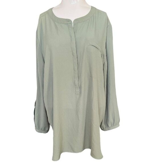 JM Collection green partial button down top - Picture 1 of 9